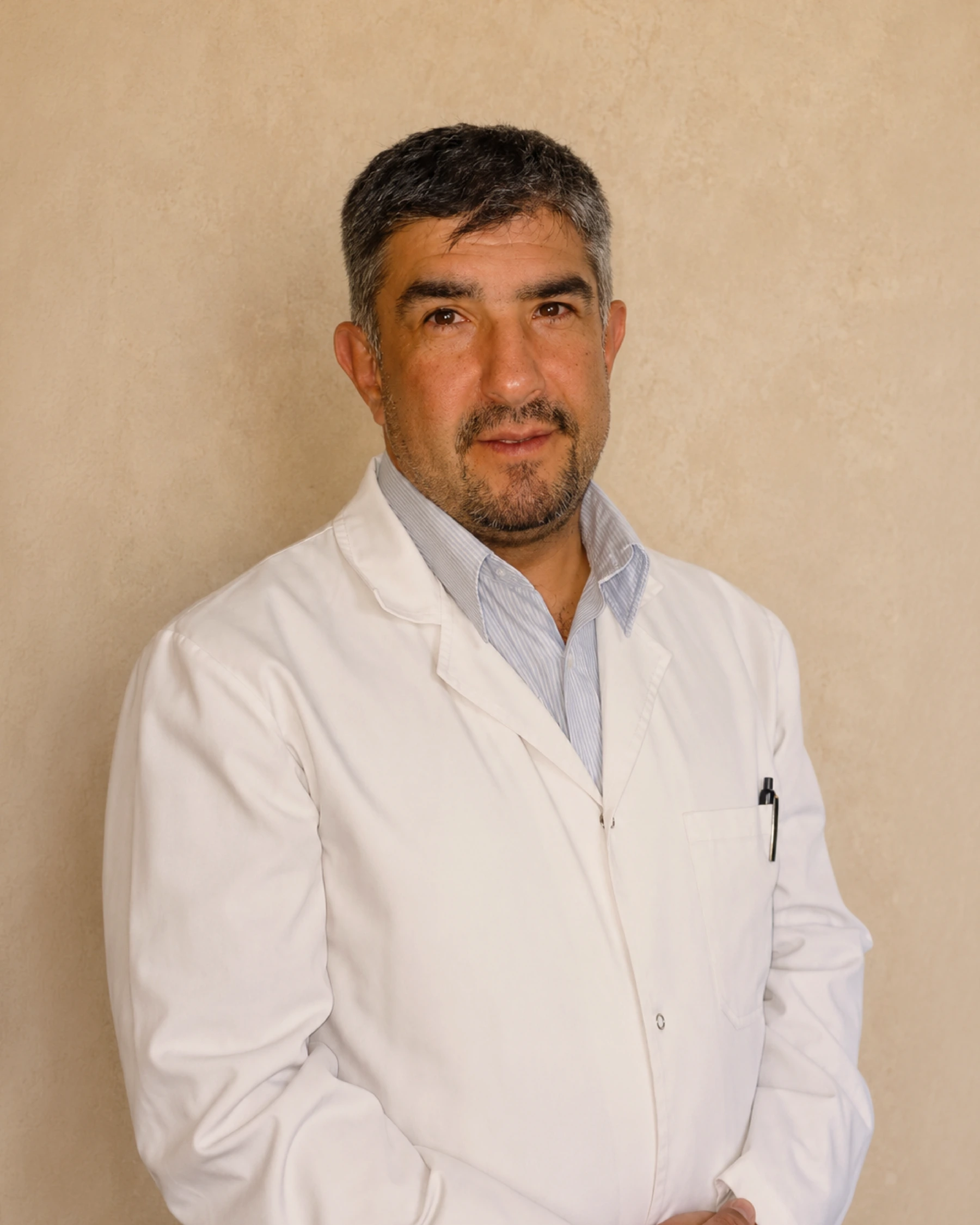Retrato de Dr. Cesar Madrazo, ginecología.