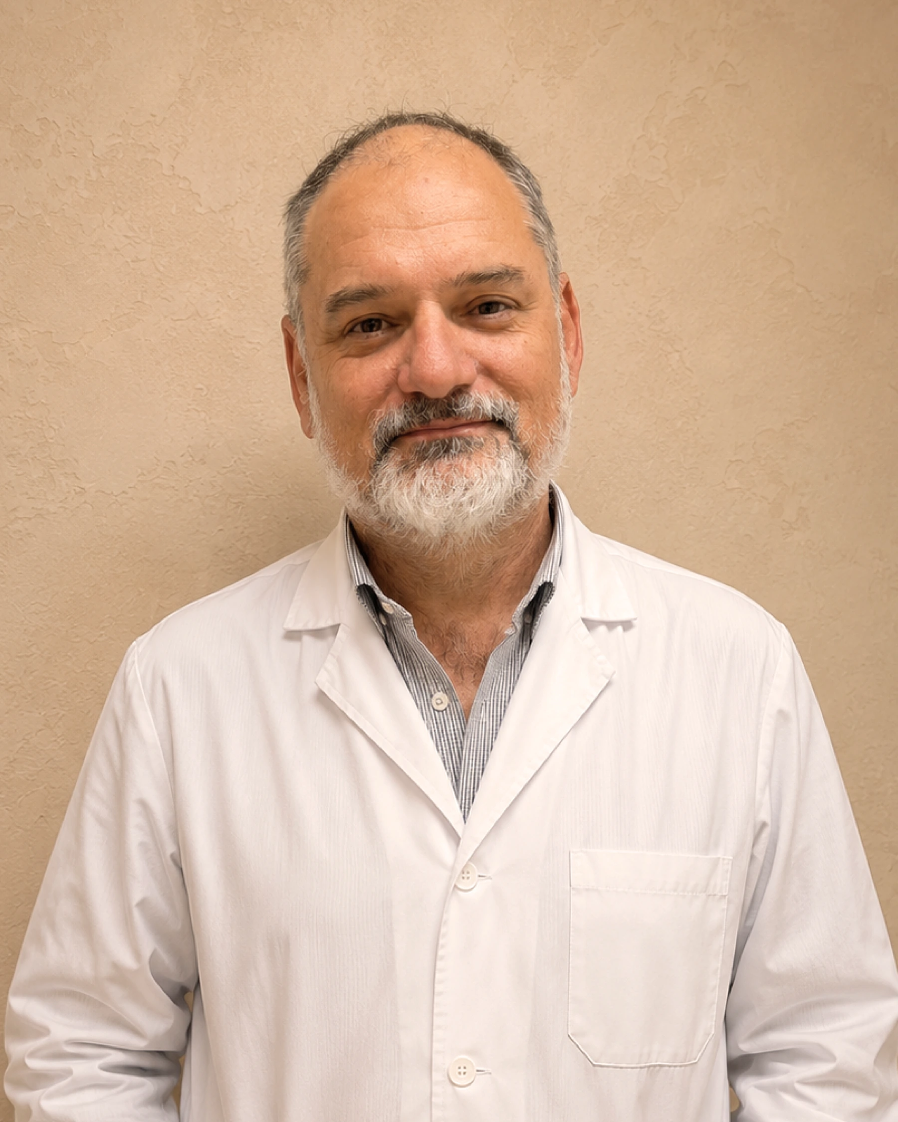 Retrato de Dr. Gastón Cordera, endocrinología.