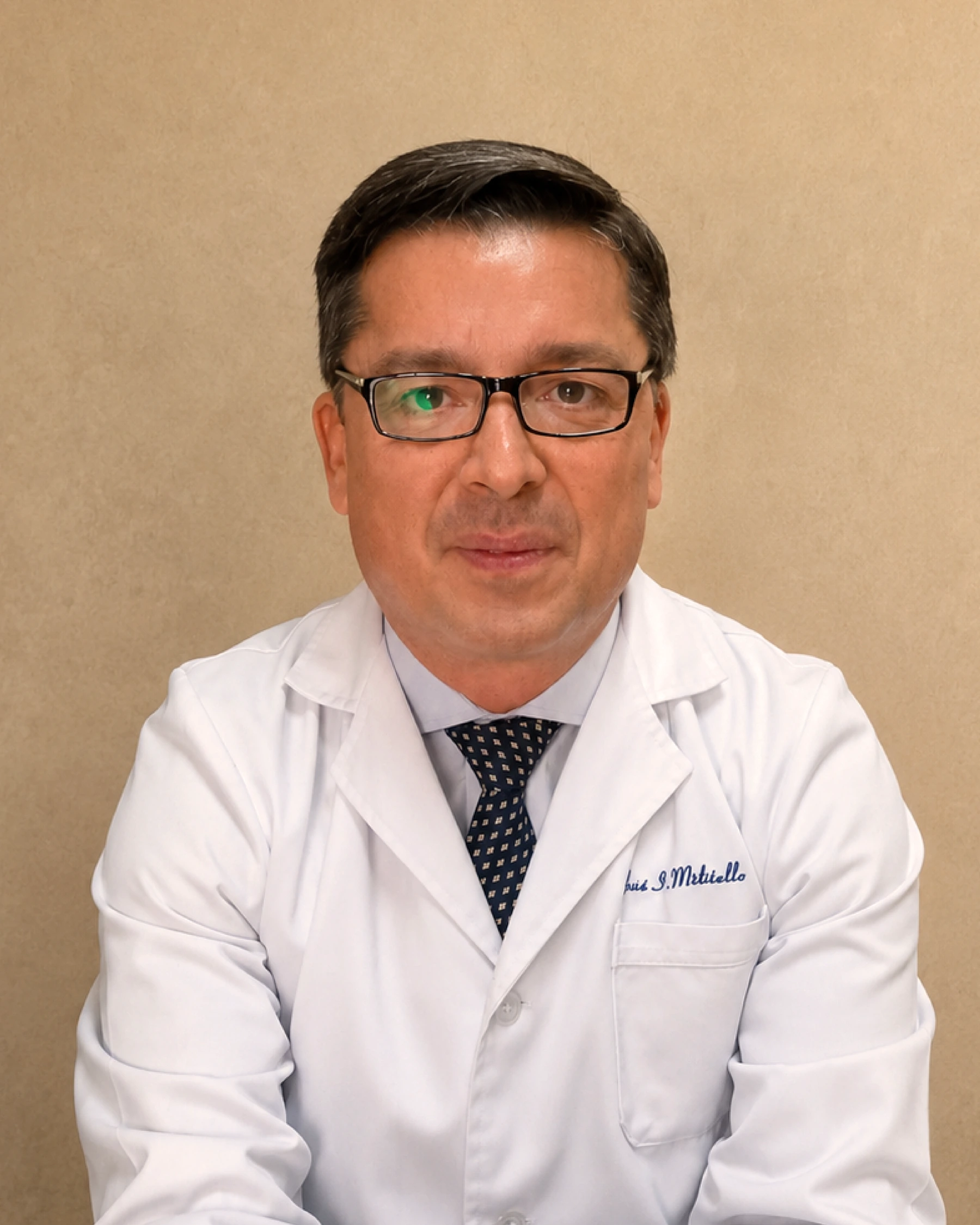 Retrato de Dr. José Militello, urología.