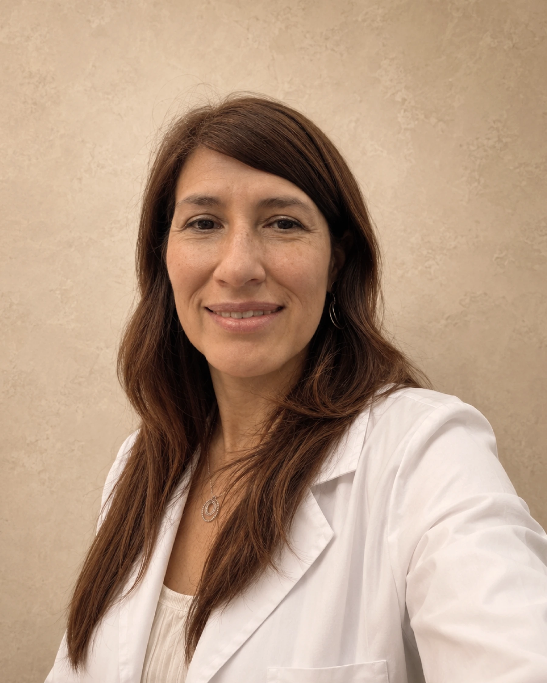 Retrato de Dra. Laura Gil, nefrología.